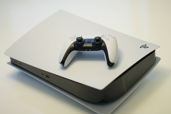 ПК или PlayStation 5 в 2026: что выгоднее и лучше для игр